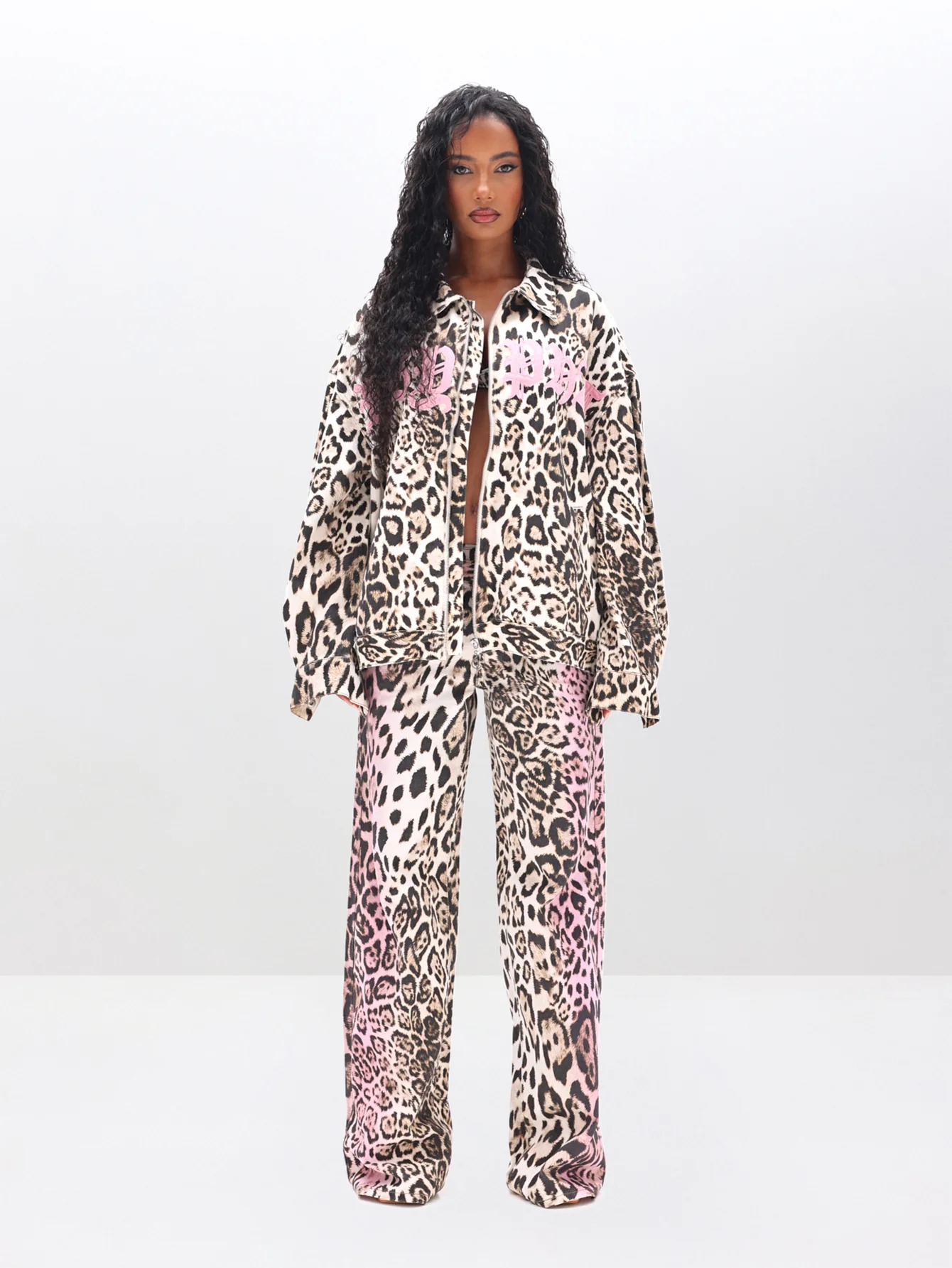 Baggy Jeans in Animal Print - Image 3