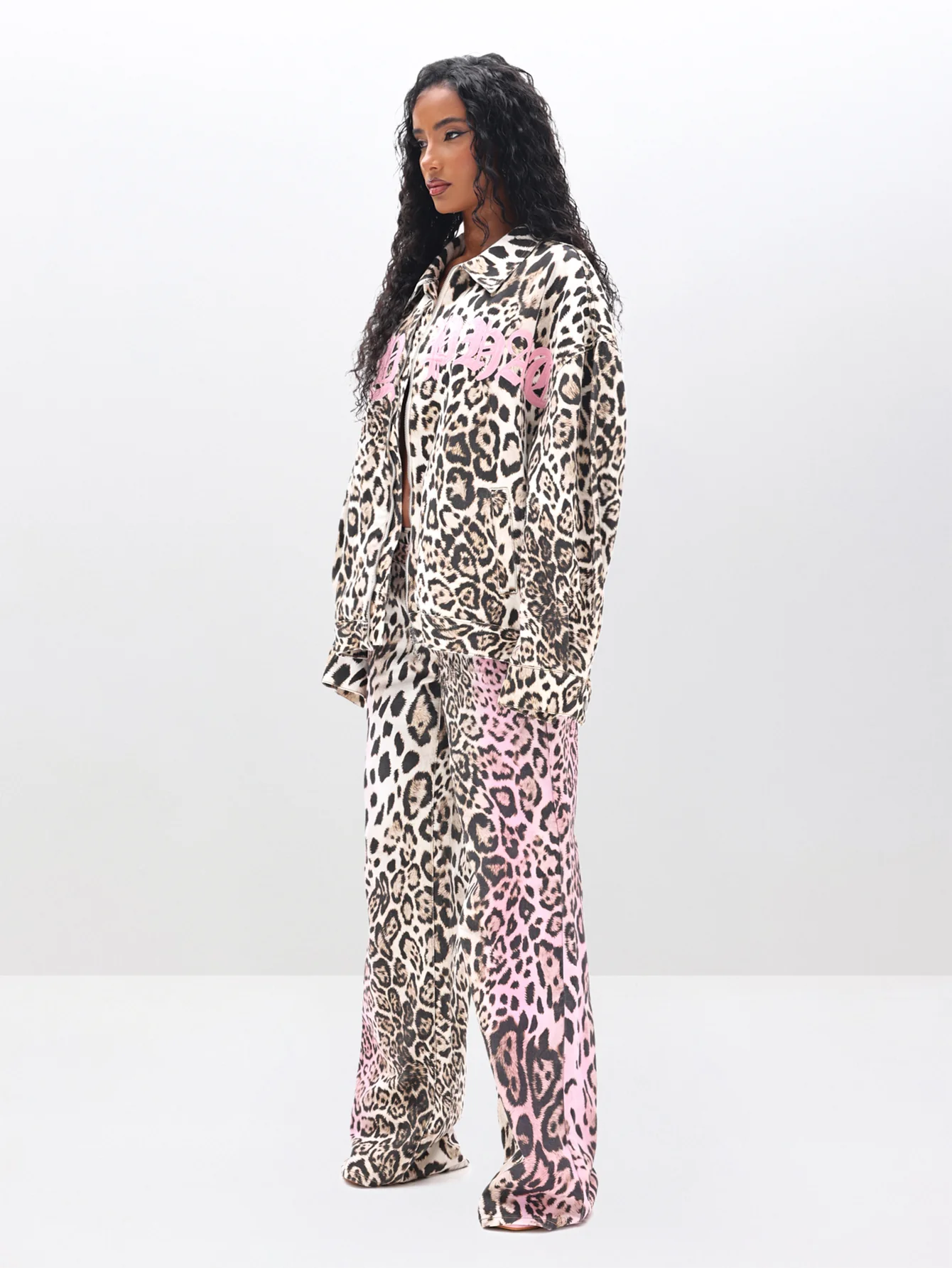Baggy Jeans in Animal Print - Image 4