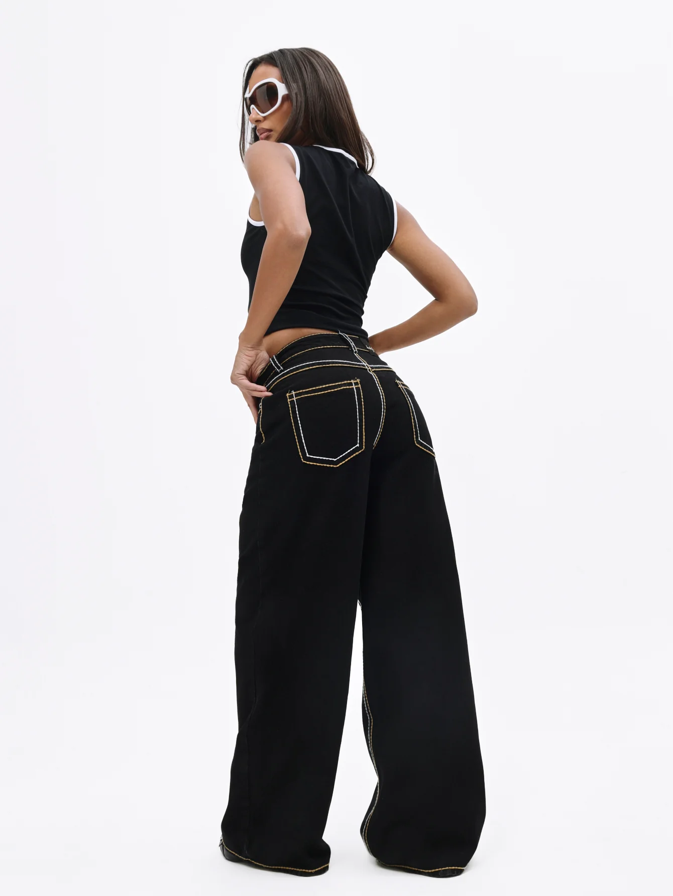 Contrast Logo Baggy Jean - Image 3